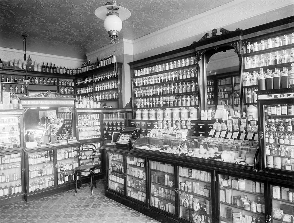История бутика. The Home of History магазин. Магазин the History Woo. Chemist's shop. A History of shopping.