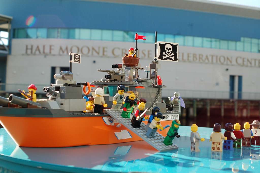 A LEGO pirate ship and associated LEGO mini-figures - PICRYL Public