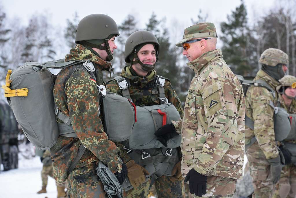 U.s. Army Command Sgt. Maj. William Gardner, Right, - Nara & Dvids 