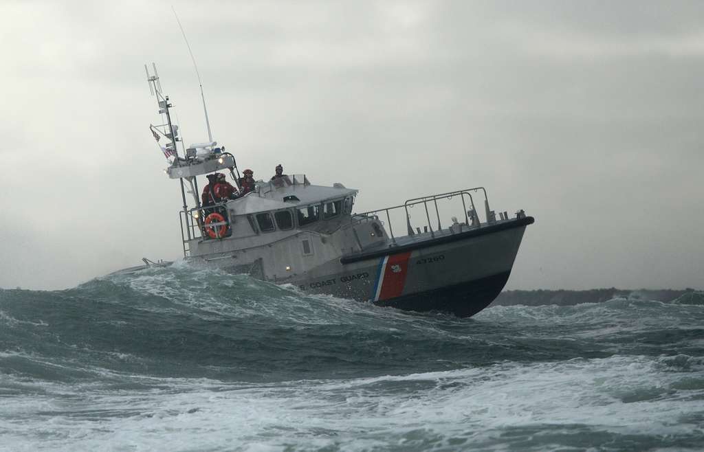 47-foot motor life boat, US Coast Guard Photo - PICRYL - Public