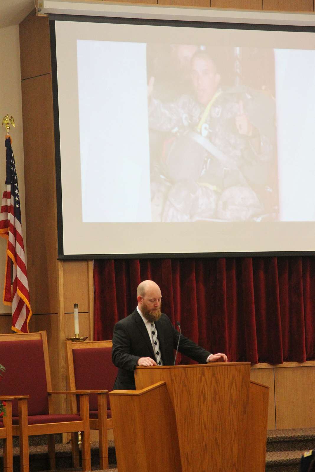 Mr Brian Knight Gives A Eulogy During A Memorial Service   NARA