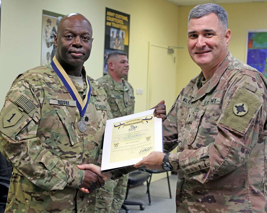 U.S. Army Lt. Col. Larry R. Moore receives the Distinguished - PICRYL -  Public Domain Media Search Engine Public Domain Image