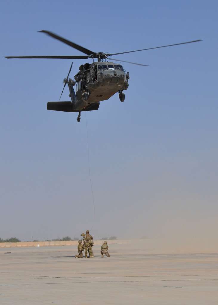 An Army National Guard UH-60 Blackhawk helicopter crew - PICRYL ...