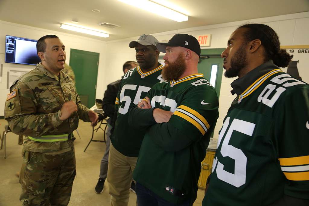 Green Bay Packers 2019 Tailgate Tour visits with Soldiers at Fort