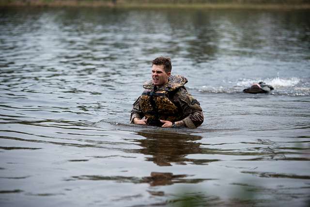 A U.S. Army Ranger competes in the Victory Pond swim - NARA & DVIDS ...