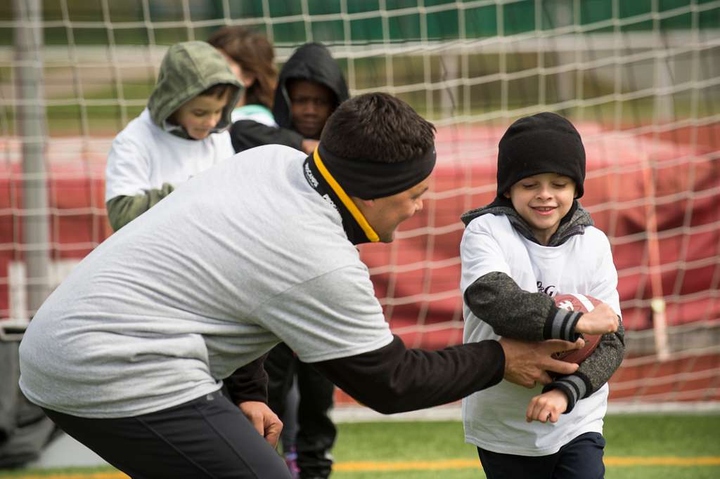 Former Army Ranger Alejandro Villanueva to be Awarded at the Hula Bowl