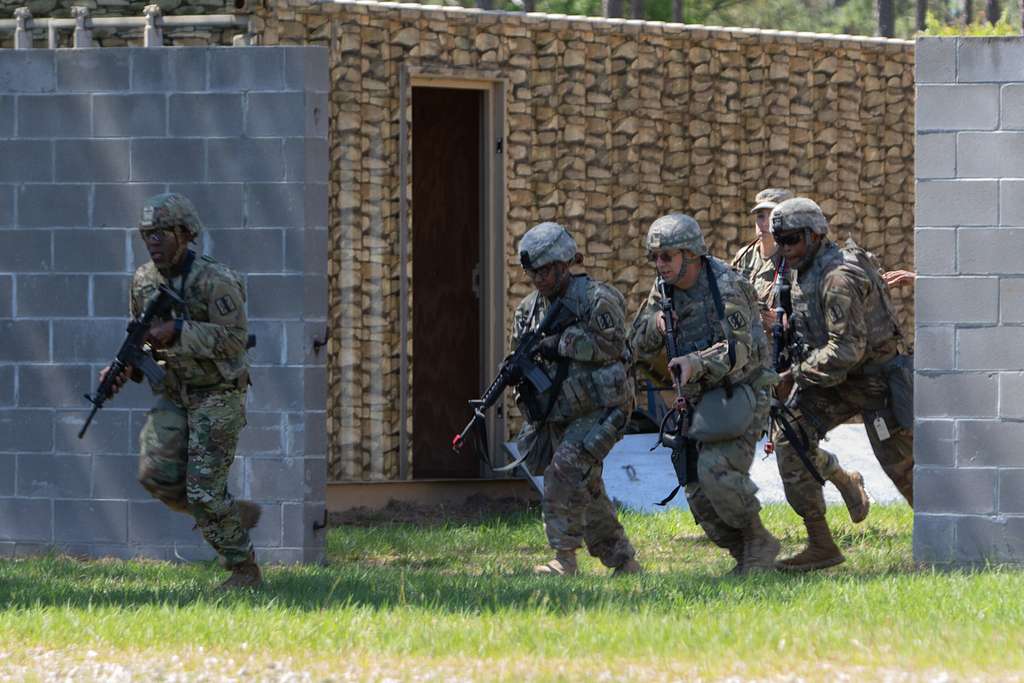 Georgia Army National Guardsmen with the Fort Stewart - PICRYL - Public ...