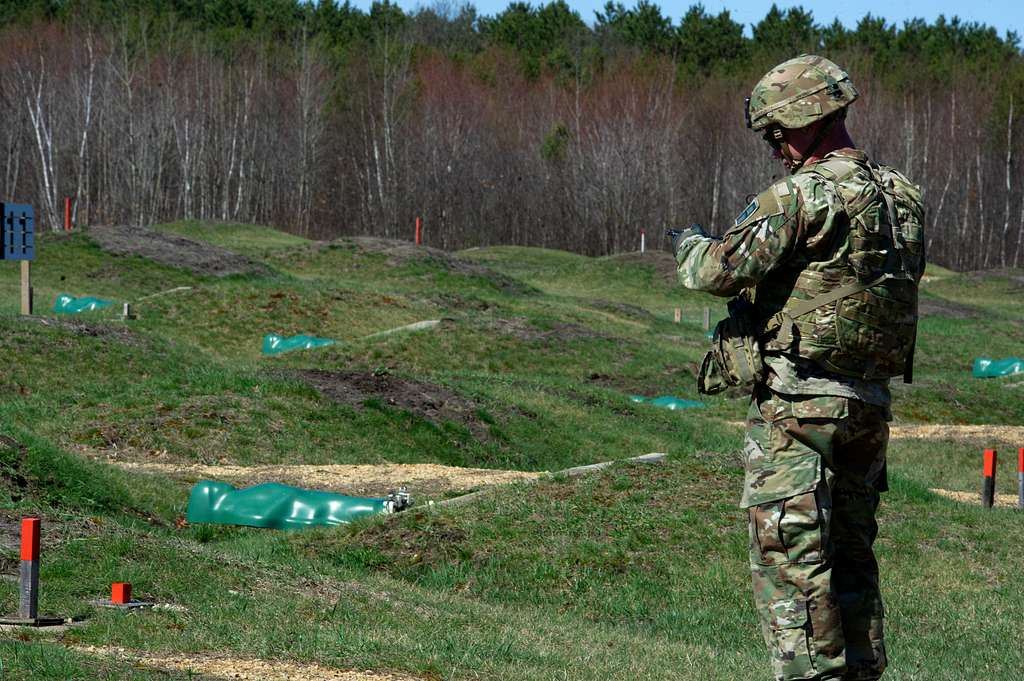 Soldiers representing units from 1st Army East compete - PICRYL Public ...