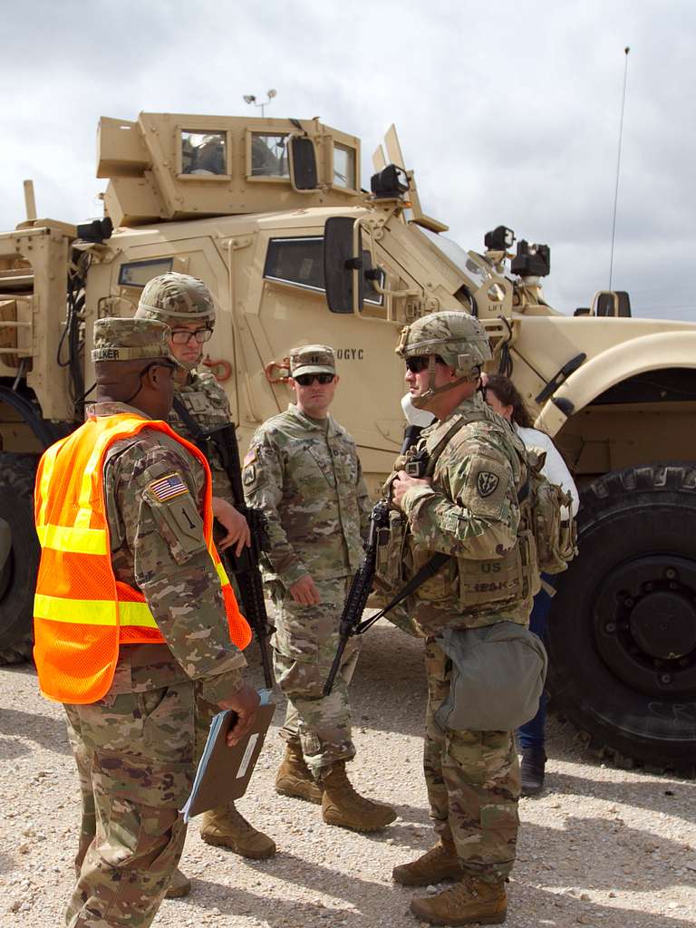 504th Military Intelligence Brigade Soldiers Receive - NARA & DVIDS ...