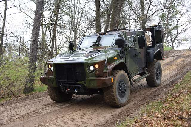 The first Joint Light Tactical Vehicles (JLTV) drivers - NARA & DVIDS ...