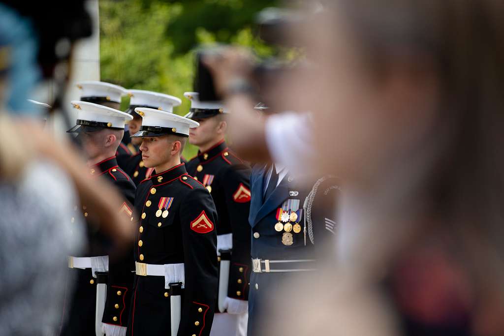 A U.S. Marine with the Marine Corps Honor Guard stands - NARA & DVIDS ...