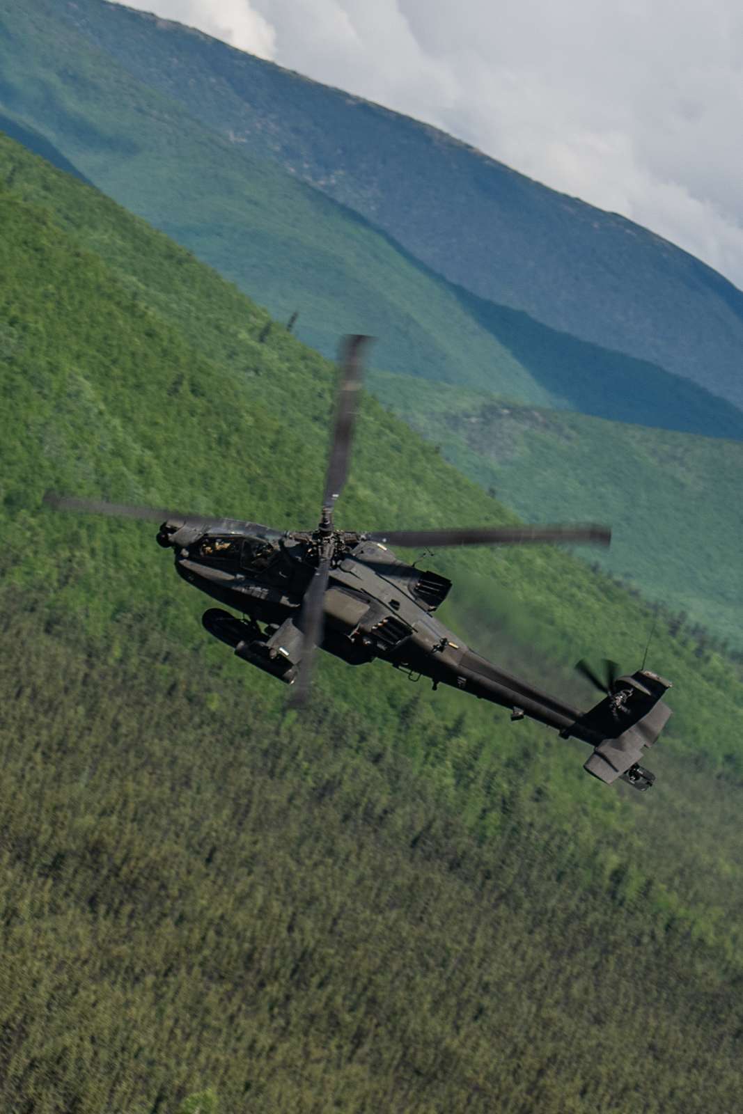 U.S. Army AH-64D Apache Longbow Attack Helicopter Assigned - NARA ...