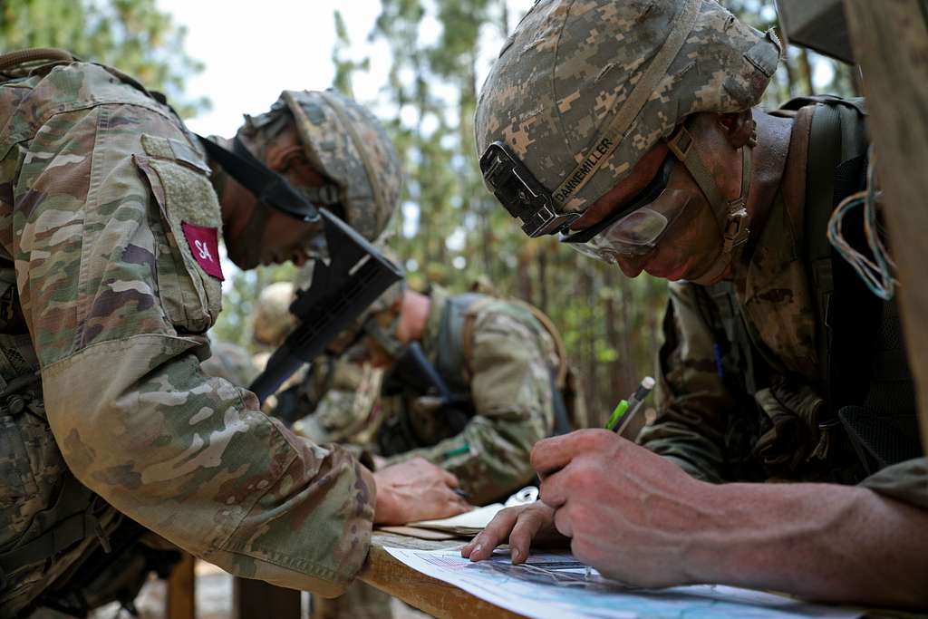 U.s. Army Soldiers Plot Their Coordinates For Land - Picryl Public 