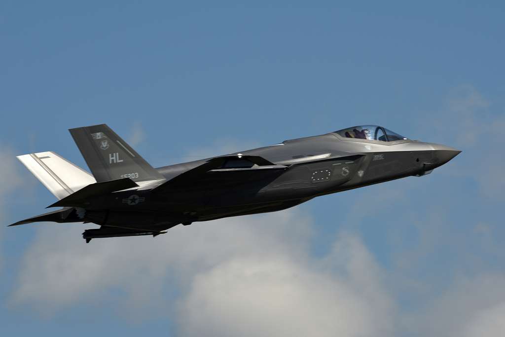 An F-35A Lightning II fighter jet takes off May 31, - NARA & DVIDS ...