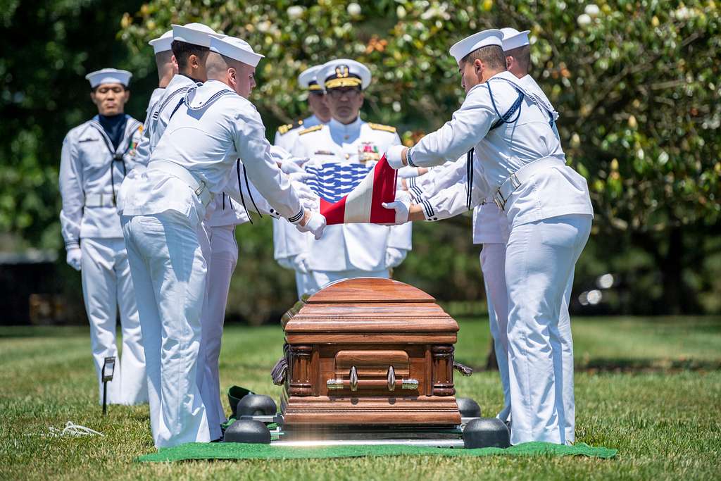 Sailors from the U.S. Navy Ceremonial Guard and a trumpeter - NARA ...