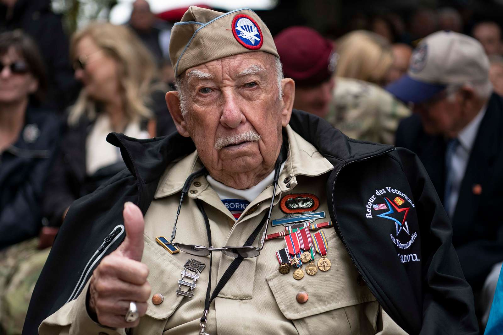 D-day Veteran Raymond Wallace Gives The Thumbs Up During - Nara & Dvids 