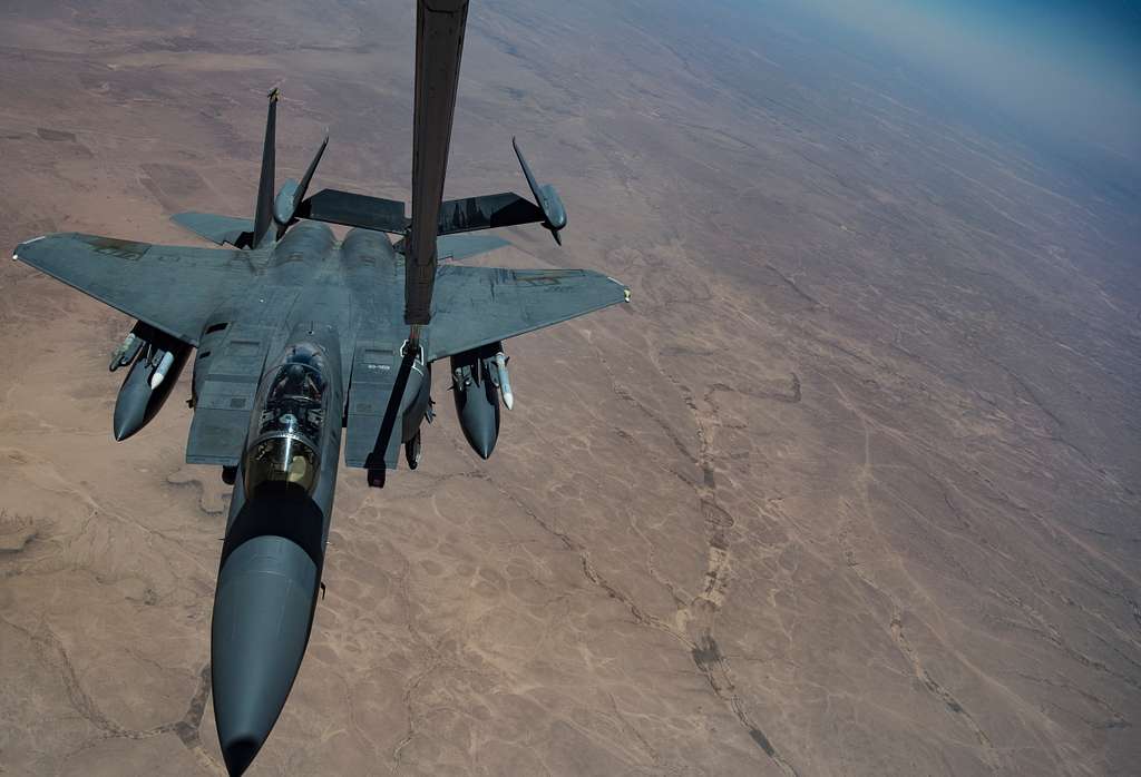 A U.S. F-15E Strike Eagle conducts aerial refueling - NARA & DVIDS ...