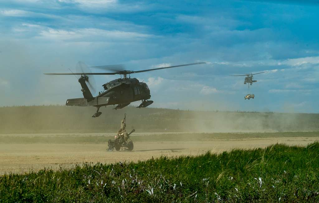 U.S. Army Soldiers attach a M119A3 Howitzer to a UH-60 - PICRYL Public ...