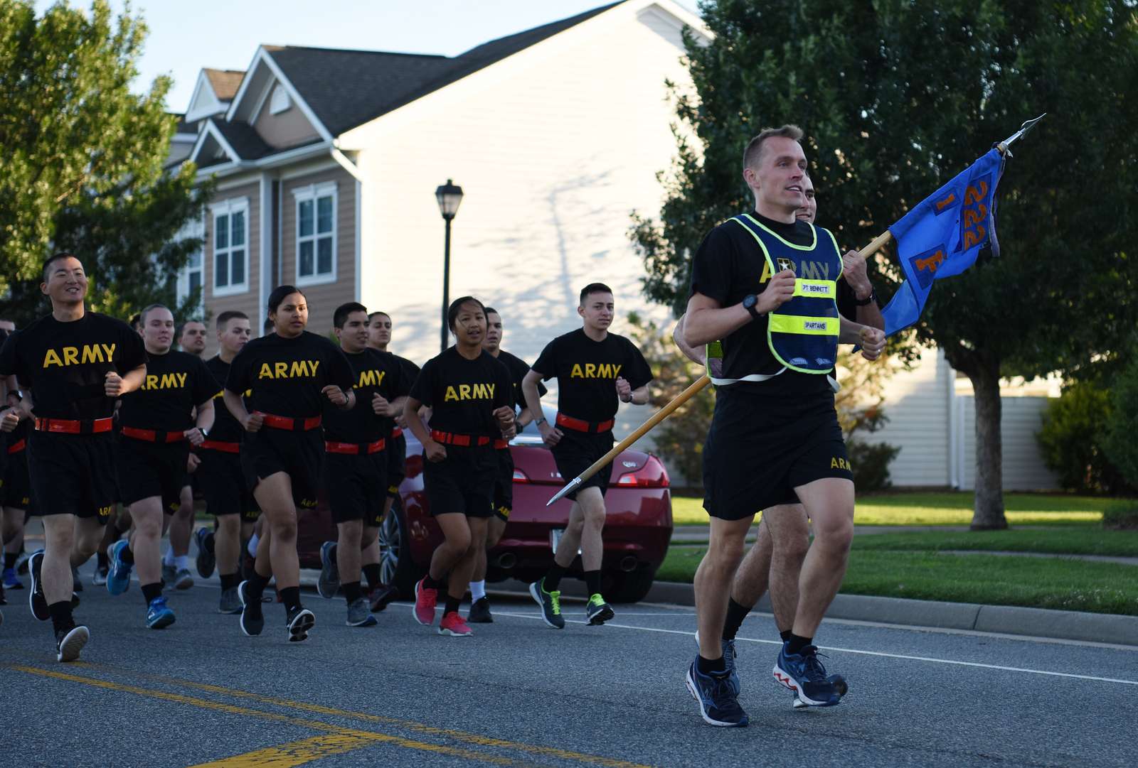 U.S. Army Soldiers run in formation during a U.S. Army - NARA & DVIDS ...