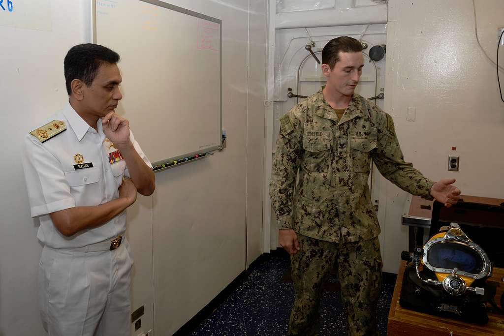 DVIDS - News - Naval Base Guam diver locker demonstrate patient care