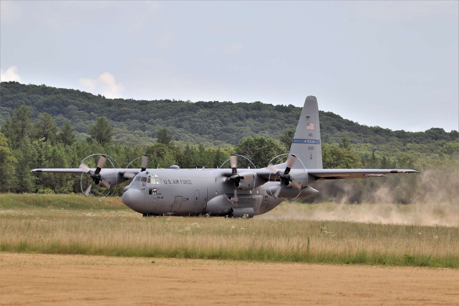 An aircrew operates a C-130H Hercules with the 136th - NARA & DVIDS ...