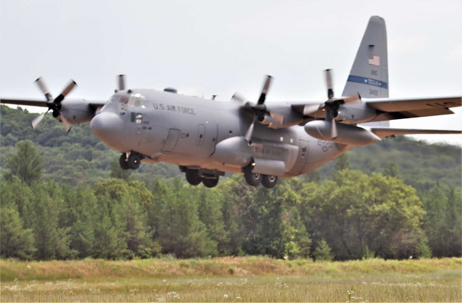 An aircrew operates a C-130H Hercules with the 136th - NARA & DVIDS ...