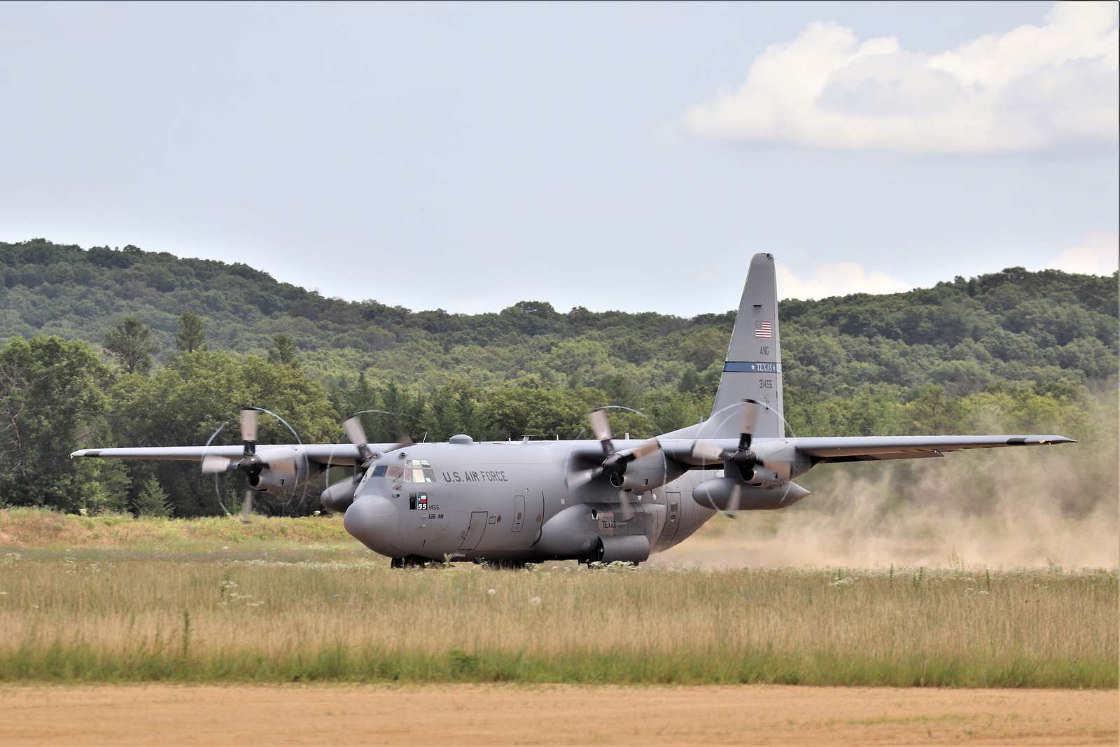 An aircrew operates a C-130H Hercules with the 136th - NARA & DVIDS ...