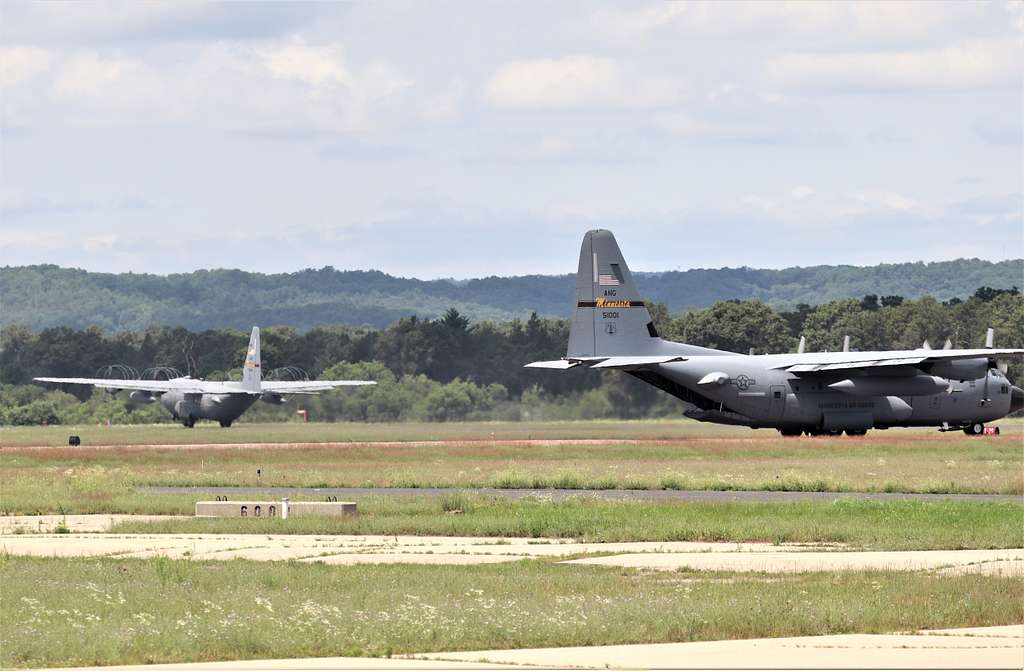 An aircrew with the 136th Airlift Wing of the Texas - NARA & DVIDS ...