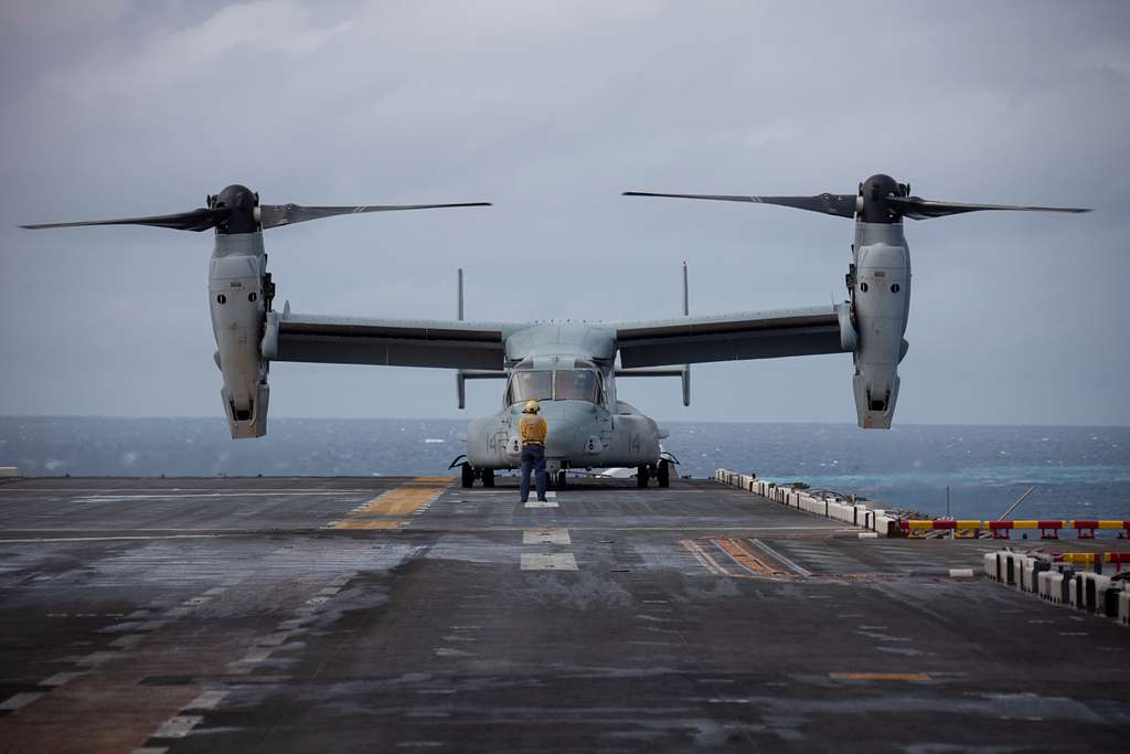 An MV-22B Osprey tiltrotor aircraft with Marine Medium - PICRYL ...