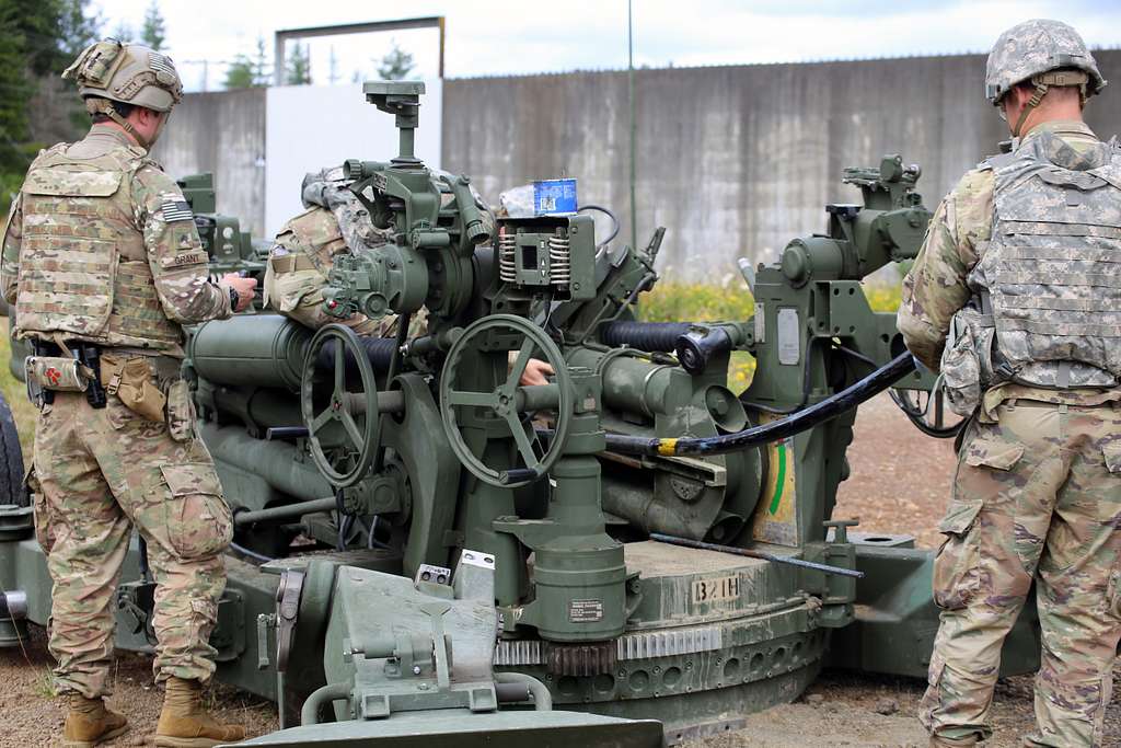 An Explosive Ordnance Disposal Team conducts stuck - PICRYL - Public ...