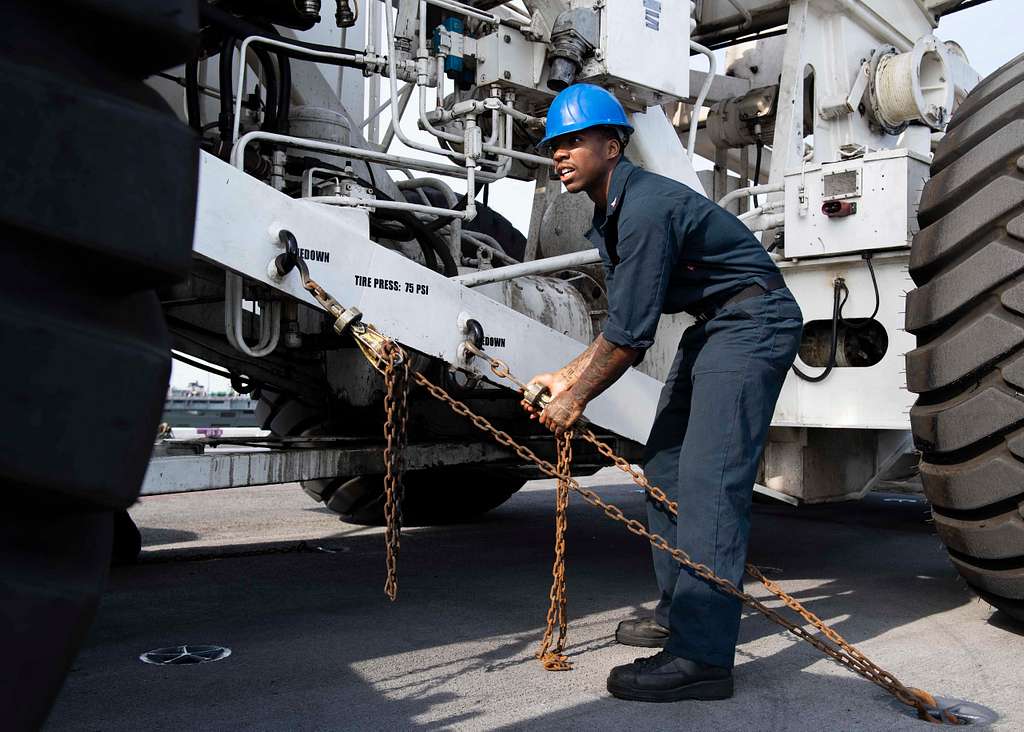 File:US Navy 091211-N-9584H-199 Equipment Operator 1st Class Bryan