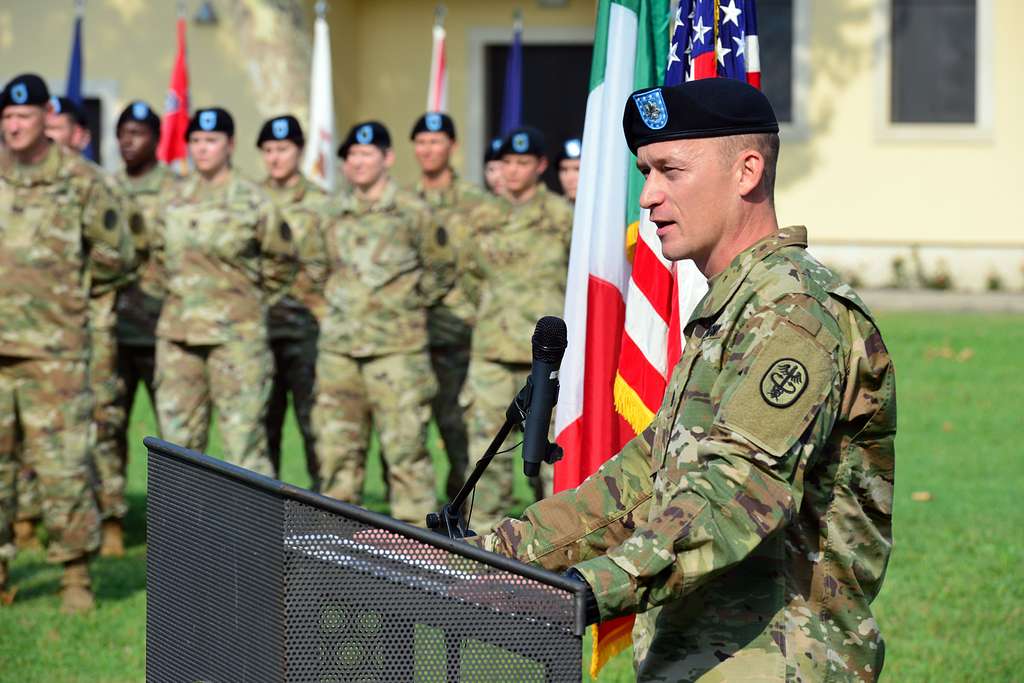 U.S. Army Lt. Col. Leif O. Ibsen, Incoming Commander - NARA & DVIDS ...