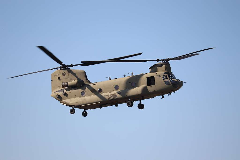 An aircrew with the 7th Battalion, 158th Aviation Regiment - PICRYL ...