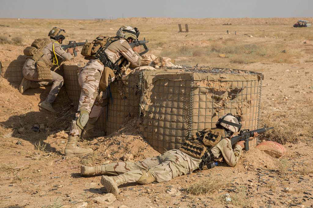 Iraqi Commandos provide suppressive fire behind cover - NARA & DVIDS ...