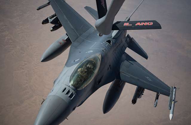 A U.S. Air Force F-16 Fighting Falcon receives fuel - PICRYL - Public ...