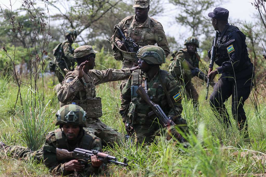 U.s. Army Soldiers Train Members Of The Rwanda Defence - Nara & Dvids 