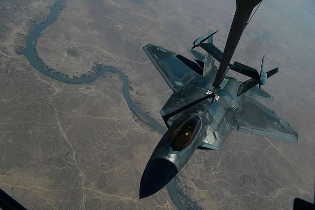 A U.S. Air Force F-22 Raptor Receives Fuel From A KC-10 - NARA & DVIDS ...