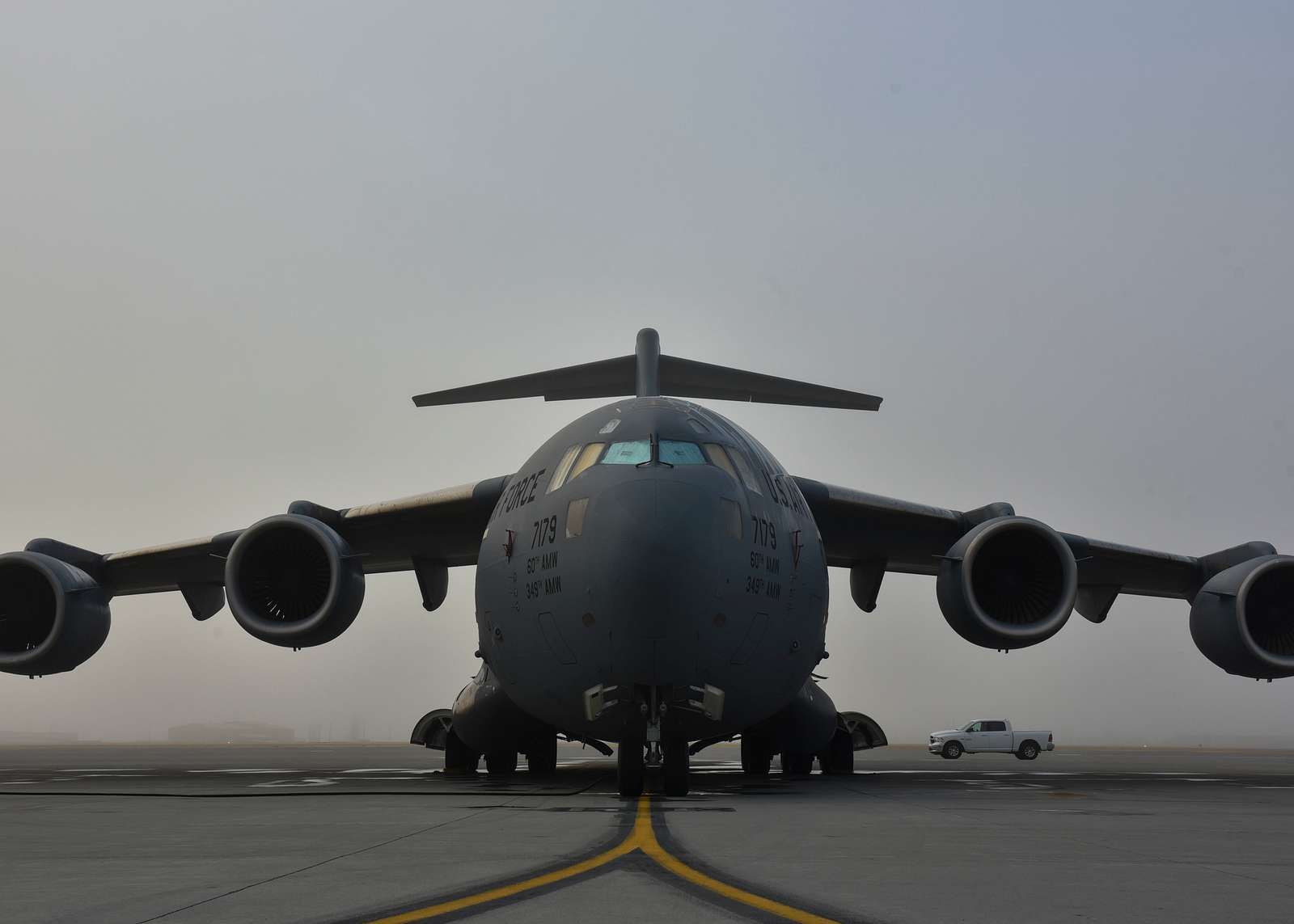 A U.S. Air Force C-17 Globemaster from McChord Air - NARA & DVIDS ...