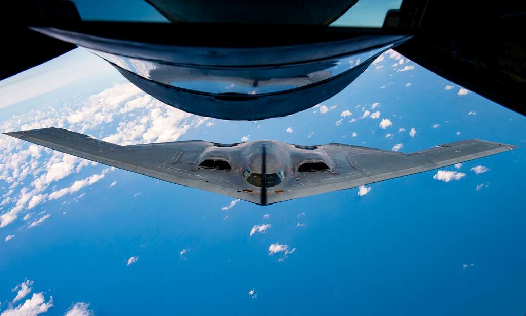 The shadow from the boom of a KC-135 Stratotanker splits - NARA & DVIDS ...