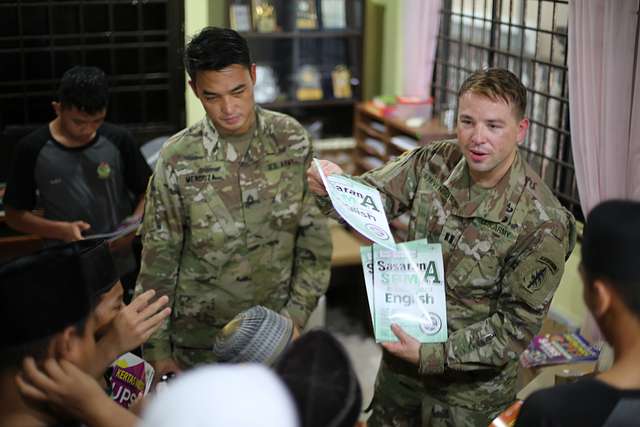 Members of Malaysian Grup Gerak Khas (Malaysian Army - NARA & DVIDS ...