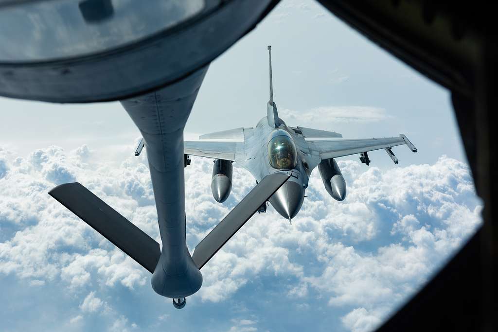 A Republic of Korea Air Force F-16D Falcon prepares - NARA & DVIDS ...