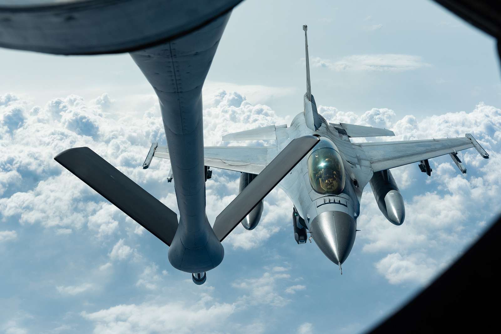 A Republic of Korea Air Force F-16D Falcon prepares - NARA & DVIDS ...