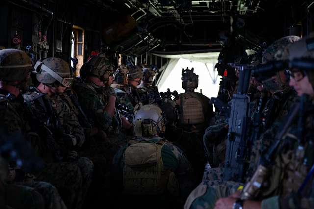 US MARSOC Marine Raiders from 3rd Battalion and US Army Special Forces  Green Berets conducting casualty evacuation training at Torii Station,  Okinawa, Japan. : r/SpecOpsArchive