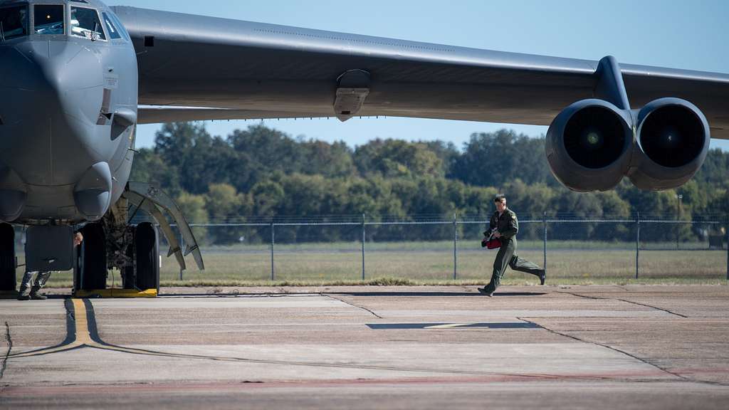 A 96th Bomb Squadron Pilot Drills On A B-52H Stratofortress - NARA ...