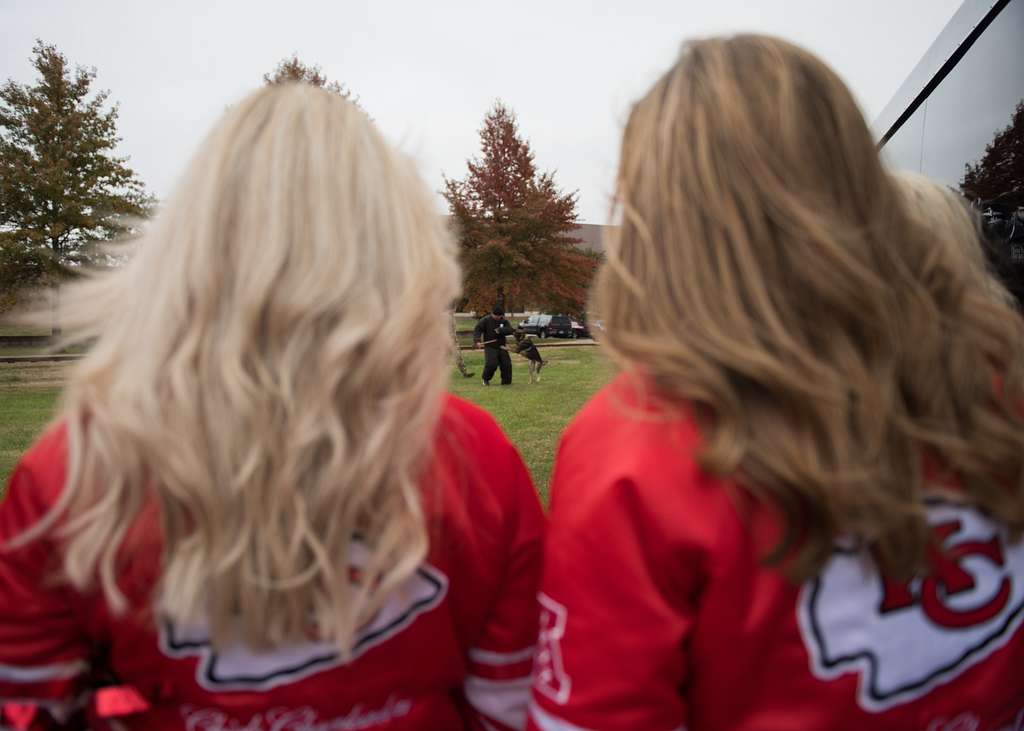 File:Kansas City Chiefs cheerleaders at Schriever Air Force Base