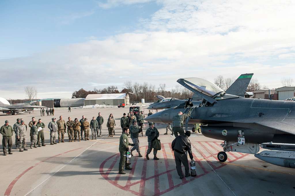 DVIDS - Images - Washington Commanders celebrate ten years of saluting  service at Joint Base Andrews [Image 2 of 5]