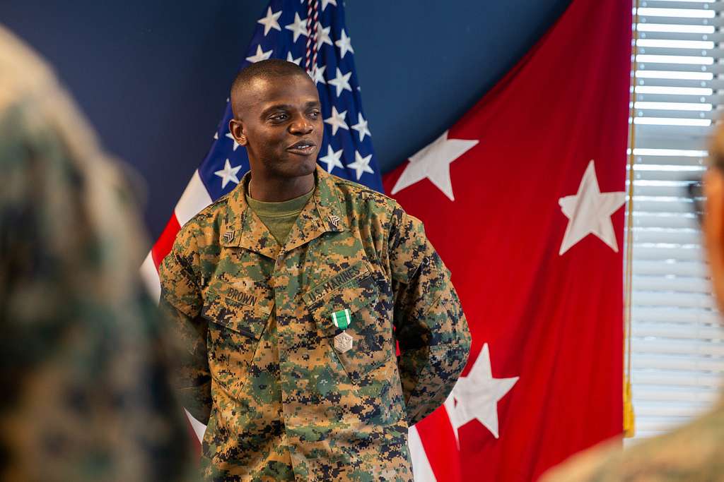 Sergeant Anthony Brown Is Awarded The Navy And Marine - Nara & Dvids 