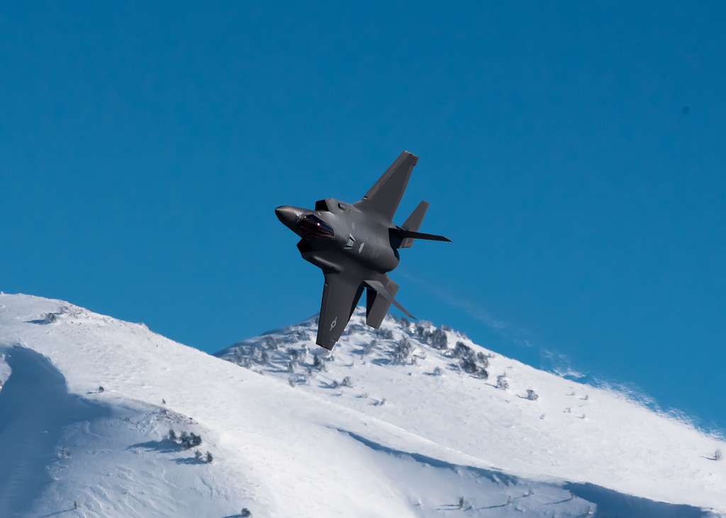 An F-35A Lightning II with the F-35 demonstration team - NARA & DVIDS ...