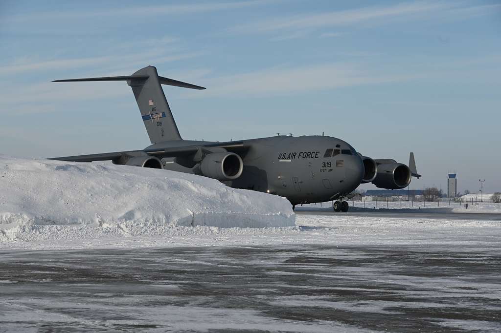 A Mississippi Air National Guard C-17 aircraft arrives - NARA & DVIDS ...