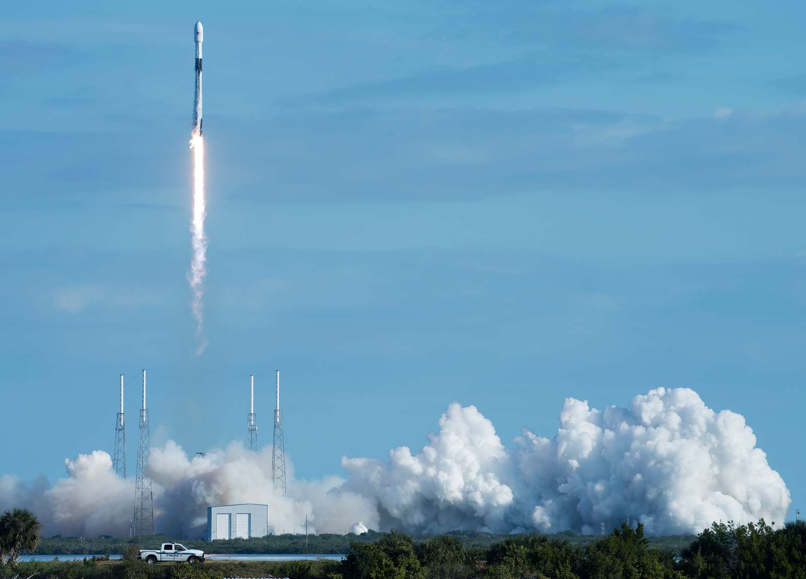 The Falcon 9 Starlink rocket successfully lifted off - NARA & DVIDS ...